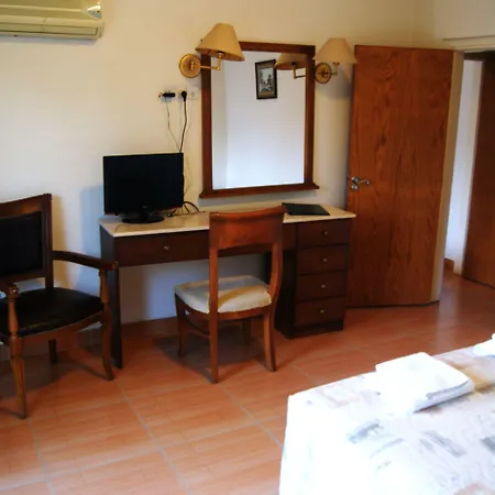 M. Moniatis 3* Limisso